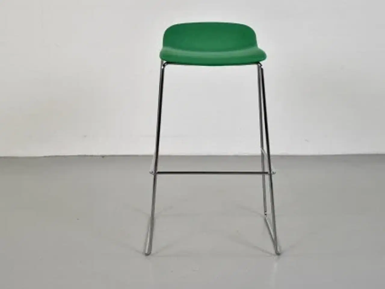 Billede 2 - Barstol med grønt polster og krom stel