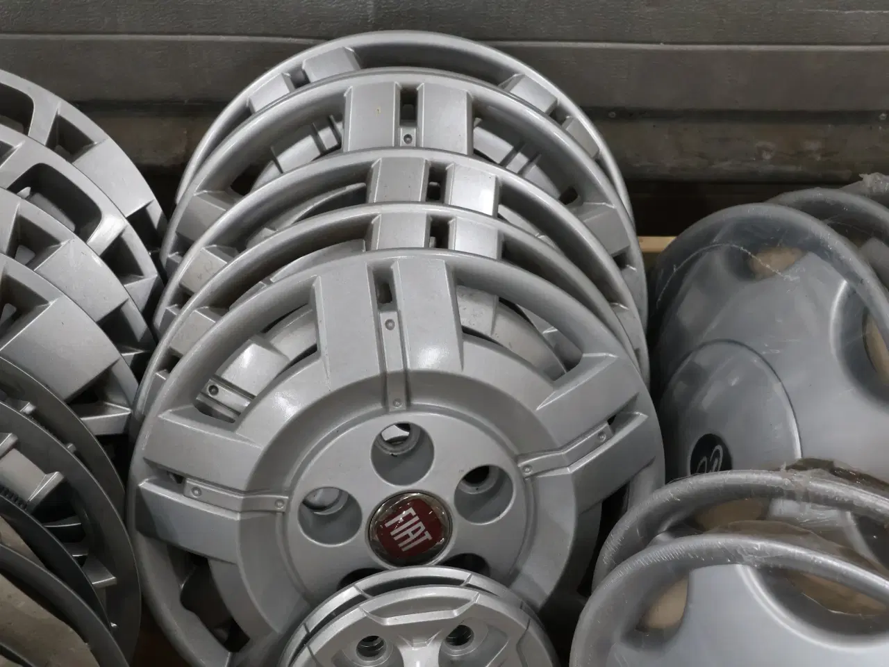 Billede 5 - Palle diverse hjulkapsler, brugt/ubrugt.