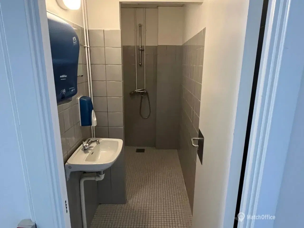 Billede 10 - Præsentabelt lagerlokale på i alt 335 m2