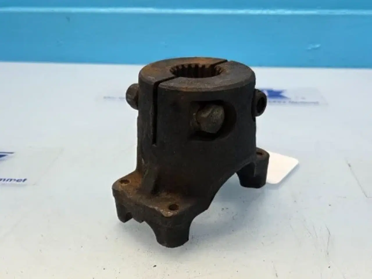 Billede 3 - New Holland LB115B Flange 9968049