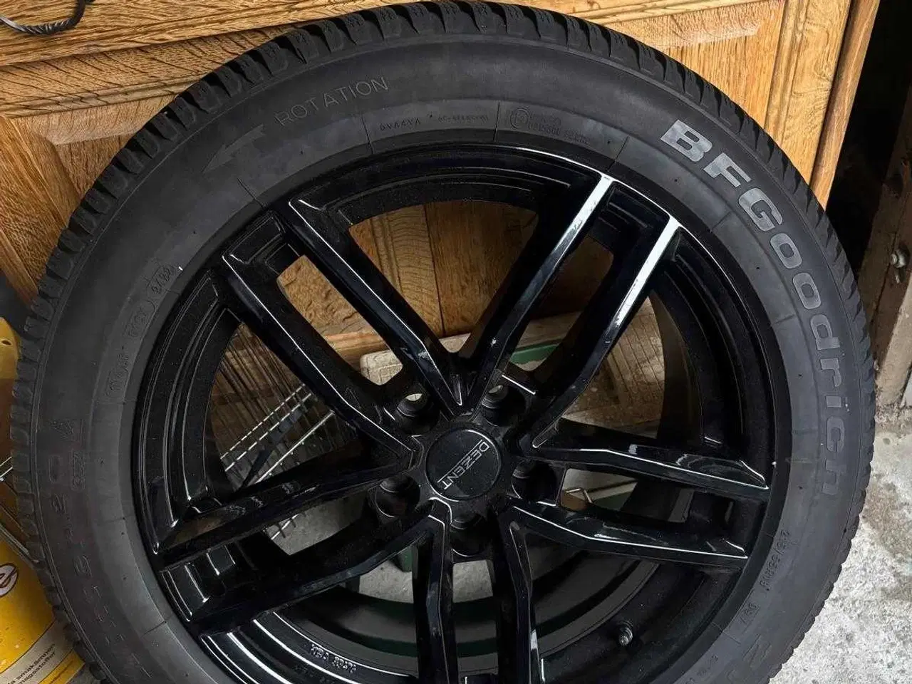 Billede 1 - 1stk fælg med dæk