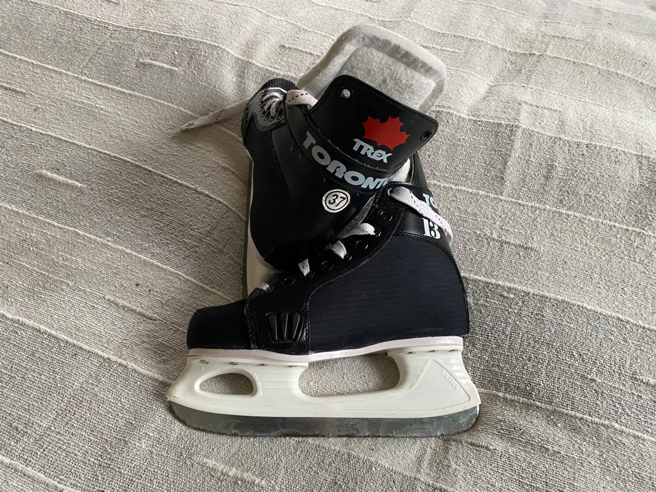 Billede 1 - Ishockey skøjter str. 37