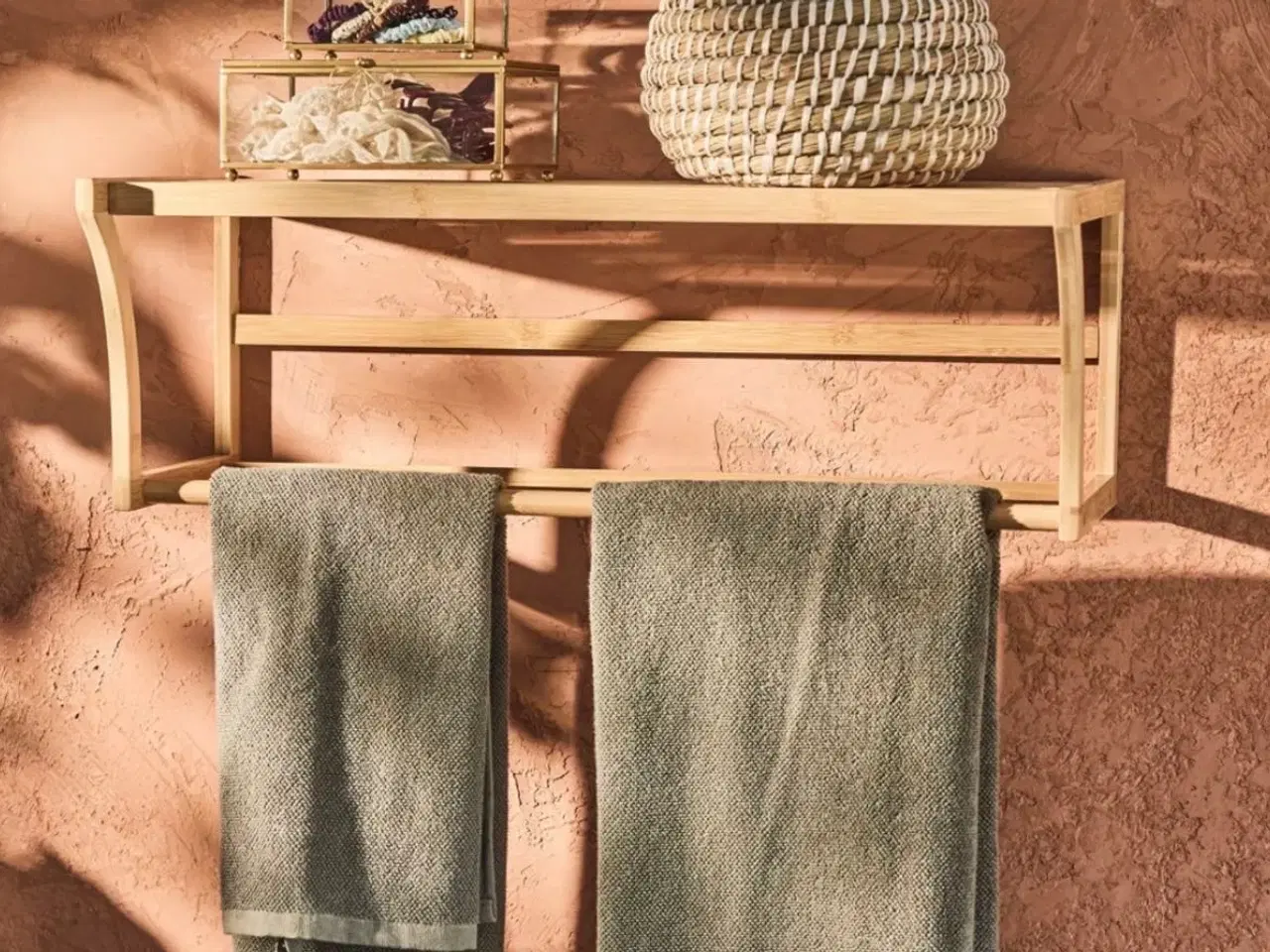 Billede 1 - Badeværelseshylde med holder