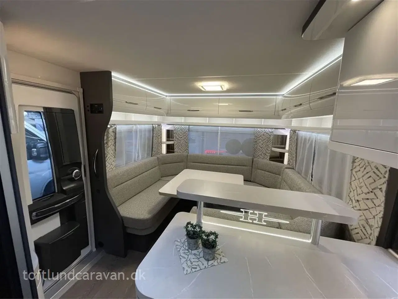 Billede 14 - 2025 - Hobby Excellent 560 CFe   NY 2025 MODEL, KÆMPE SIDDEGRUPPE OG KØKKEN. SENG 160*200cm. Super flot Excellent, NU PÅ LAGER.