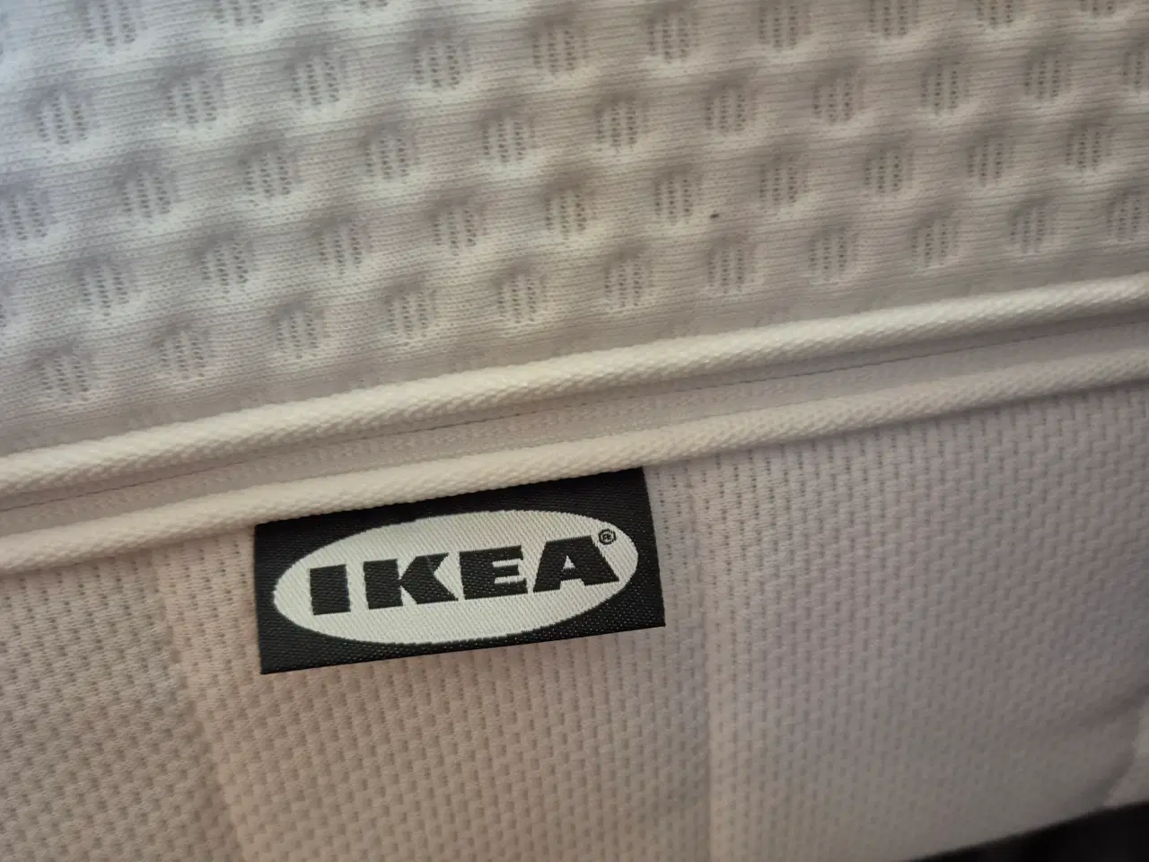 Billede 2 - Kvalitetsmadras i skum.