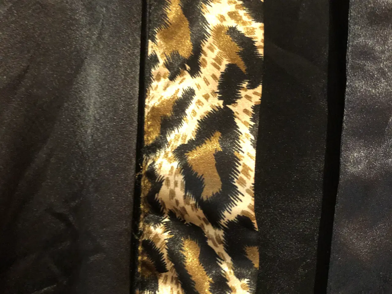 Billede 2 - Morgenkåbe i sort med leopardkant