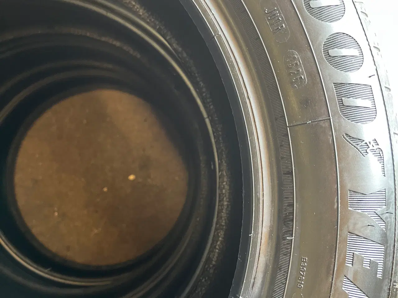 Billede 3 - Sommerdæk 205-55-17 Goodyear.