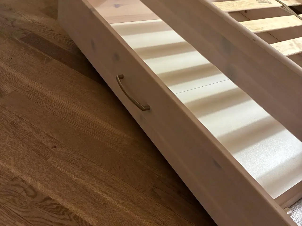 Billede 2 - FLEXA seng med 2 store opbevaringsskuffer