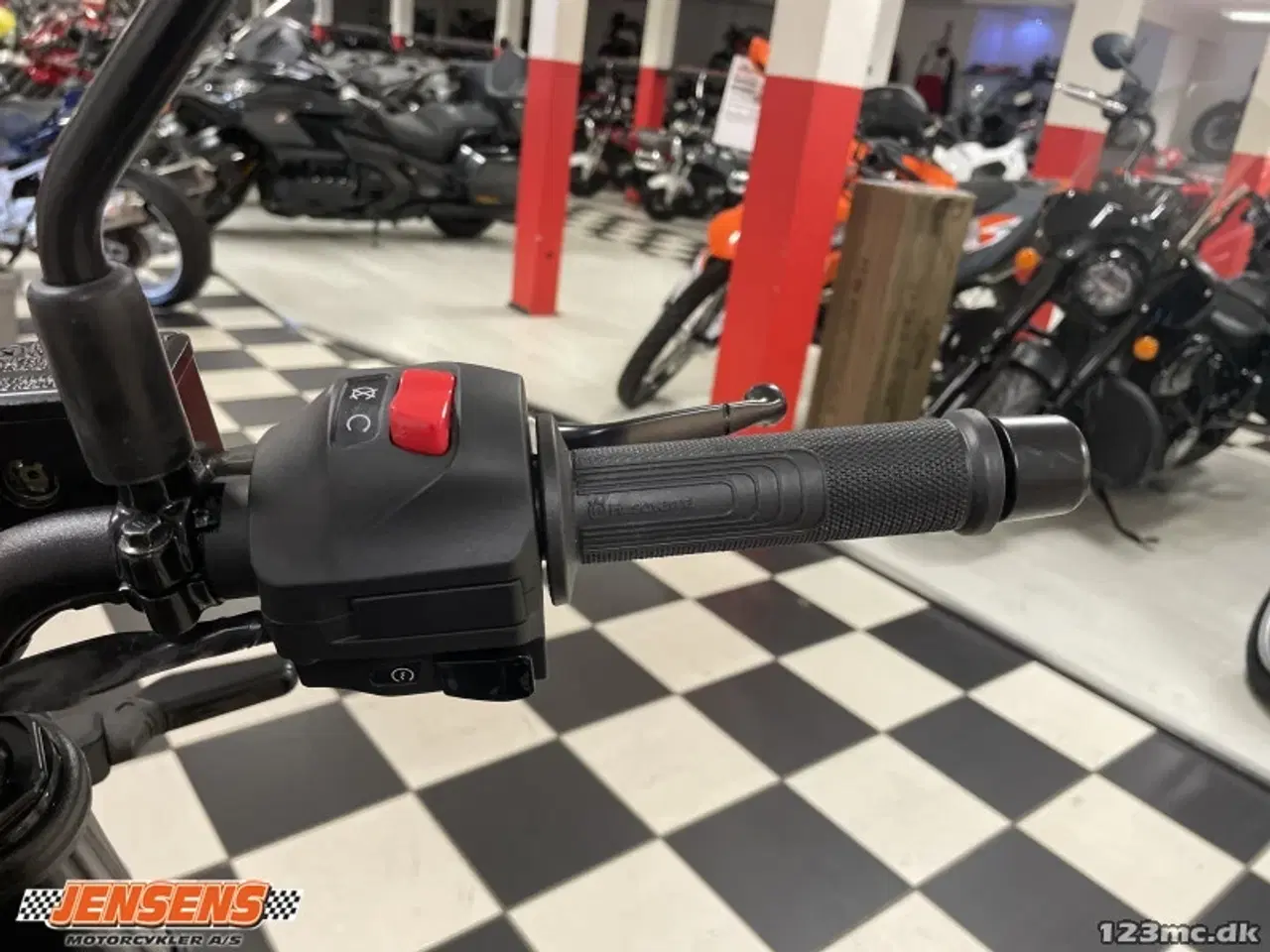 Billede 10 - Husqvarna Svartpilen 401