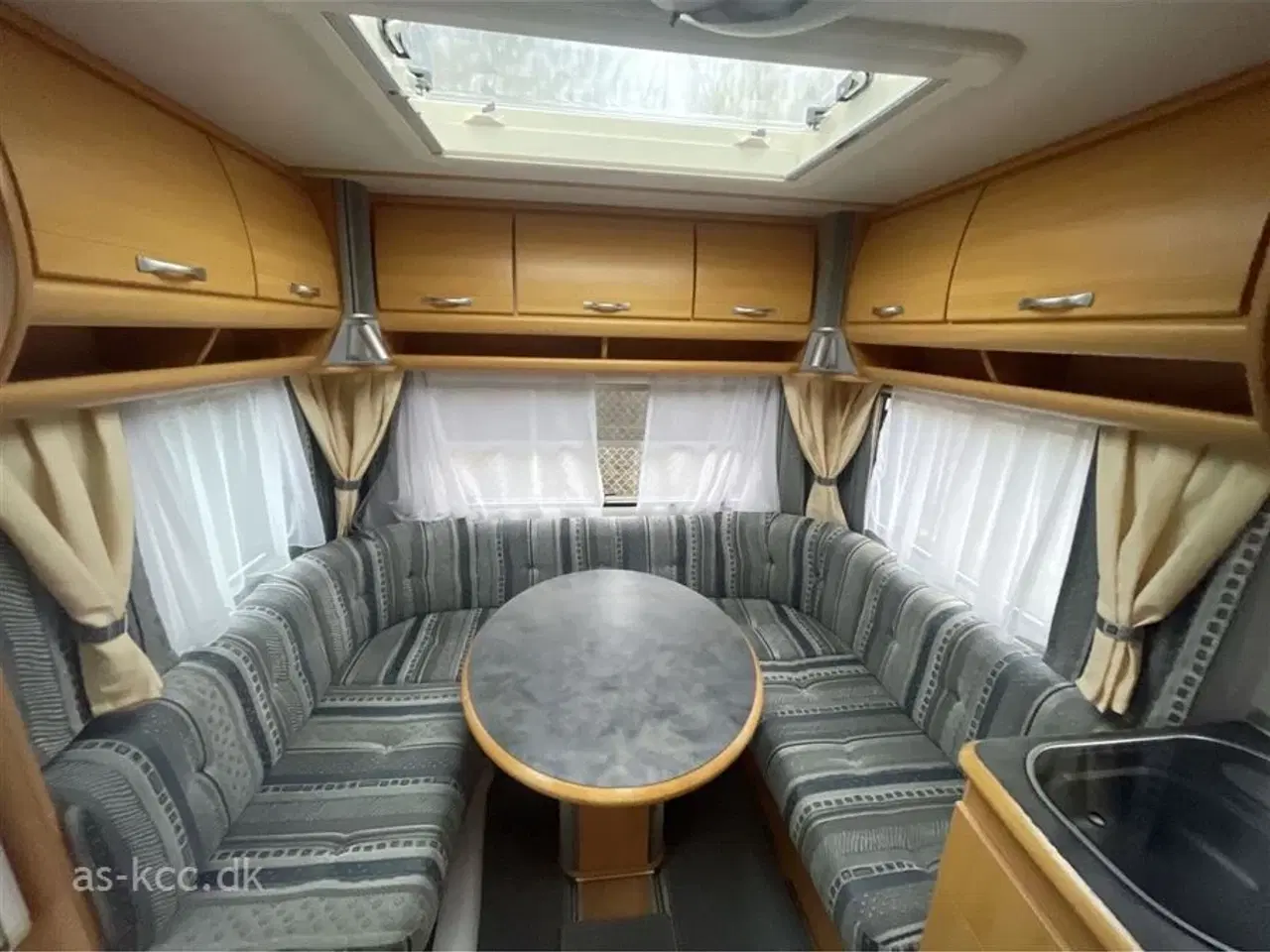 Billede 9 - 2005 - LMC Münsterland 475 RD Lmc Münsterland 475 RD årg. 2005 Med ny mover fra 2024 og markise, tæpper i vognen. 4 sovepladser, 5 siddepladser.