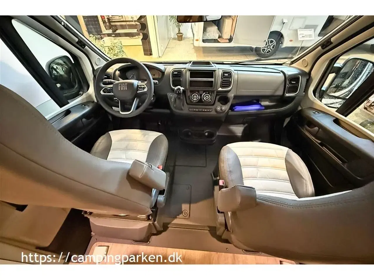 Billede 3 - 2026 - SunLight   Kompakt van under 6 meter, perfekt til 2 personer. Veludstyret m. adaptiv fartpilot og automatgear