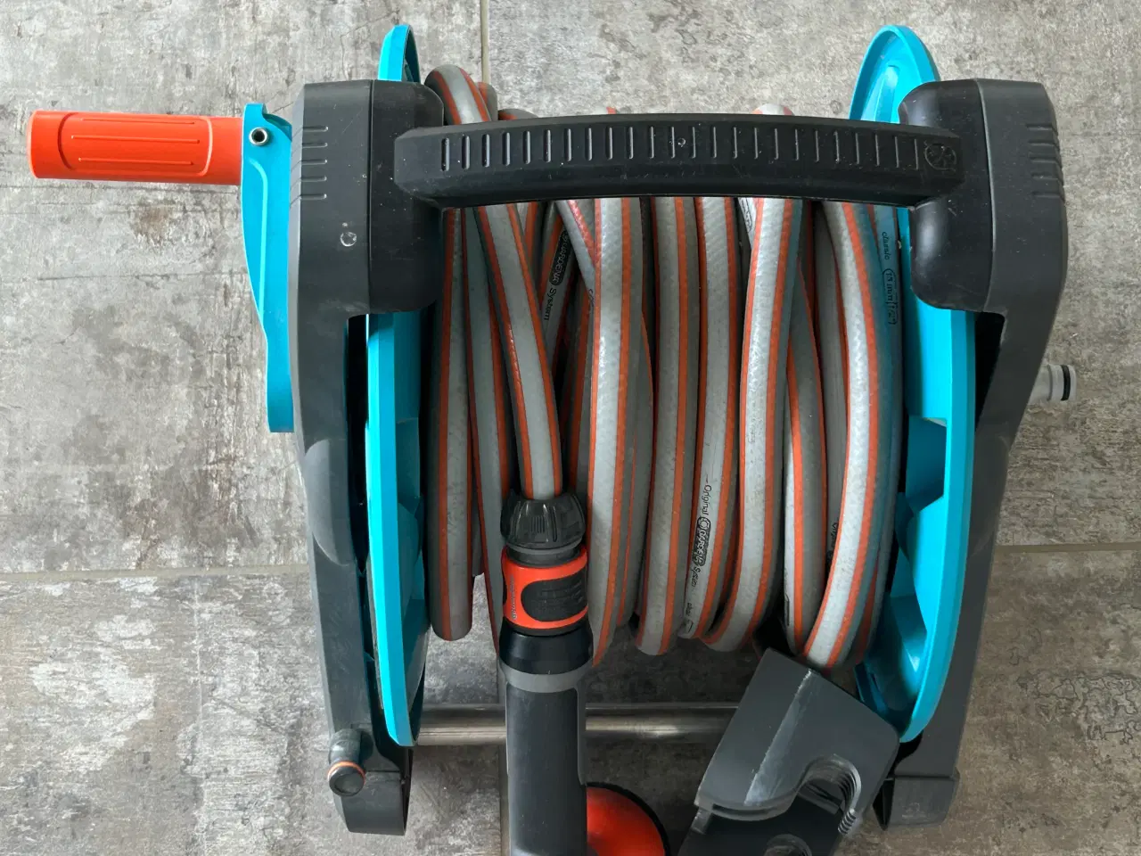 Billede 1 - Gardenaslage til væg