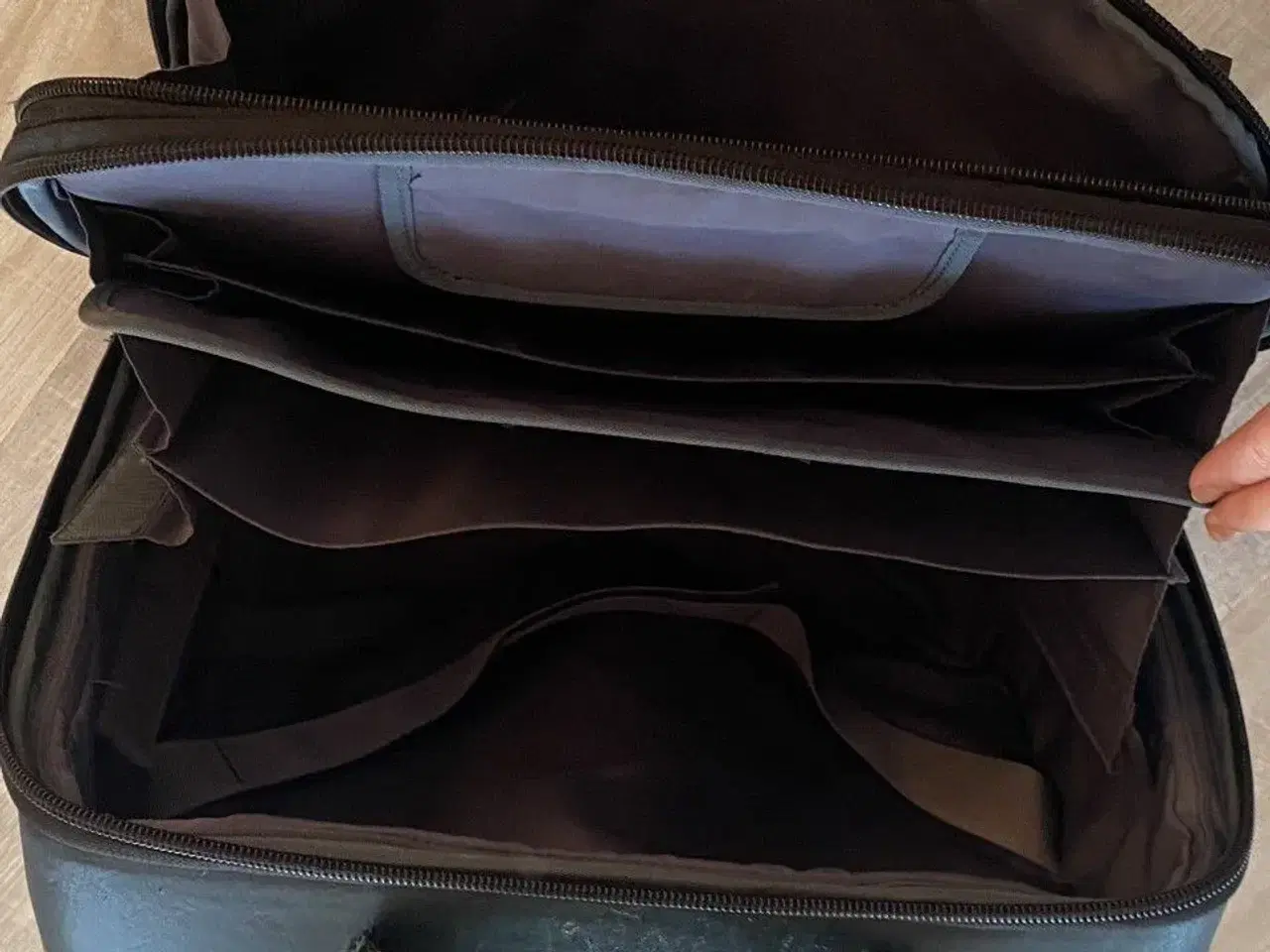 Billede 3 - Mandarina Duck rulle taske 