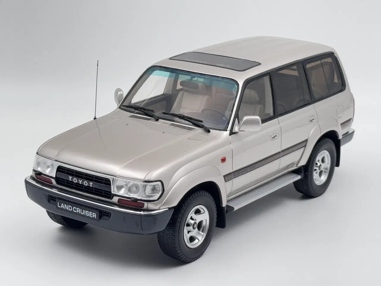 Billede 1 - 1992 Toyota Land Cruiser HDJ80  1:18 