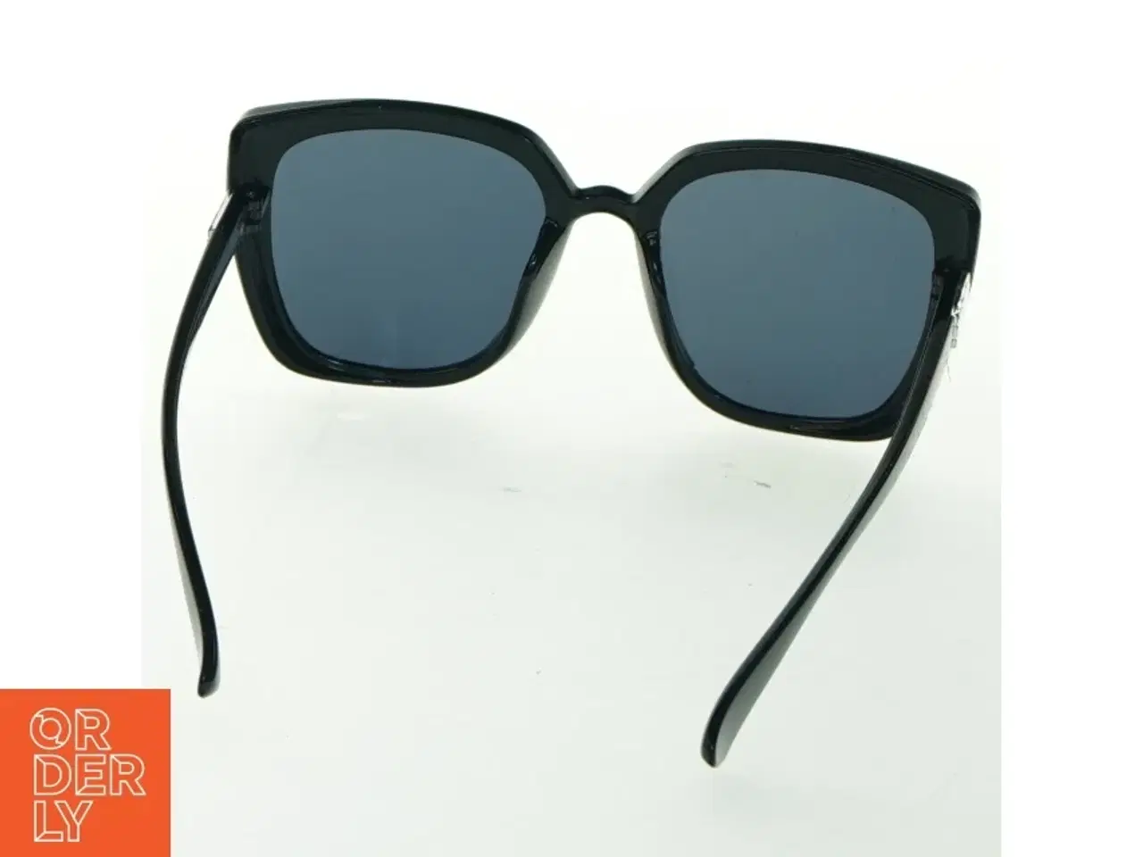Billede 4 - Sorte solbriller (str. 14 cm)