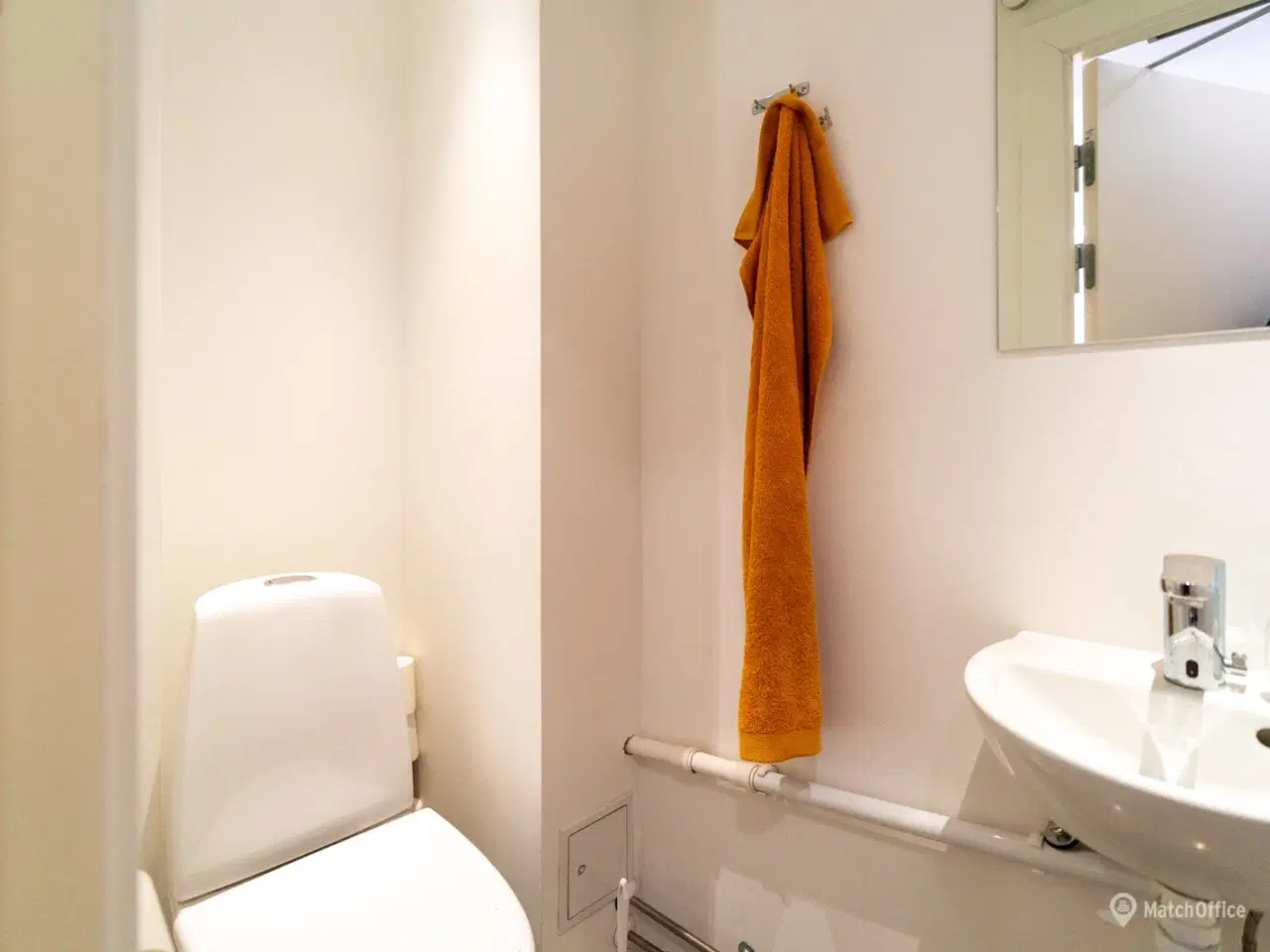 Billede 10 - SÆLGES: Gennemlyst og præsentabel erhvervsandel med markant facade – tæt ved Ryparken Station