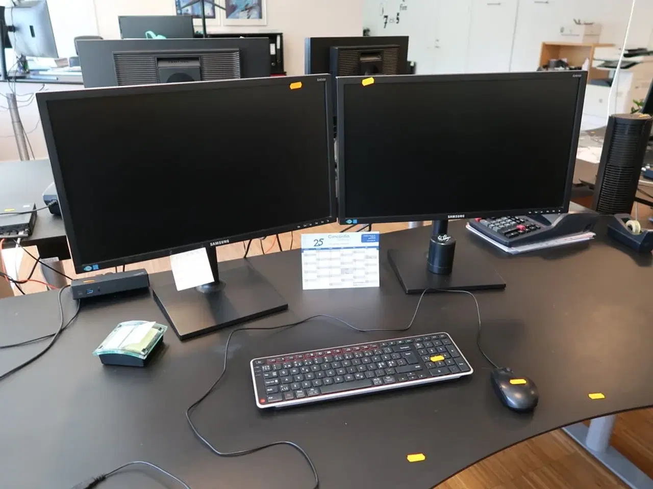 Billede 1 - 2 stk. computerskærme SAMSUNG S24E450, tastatur, mus, dockingstation