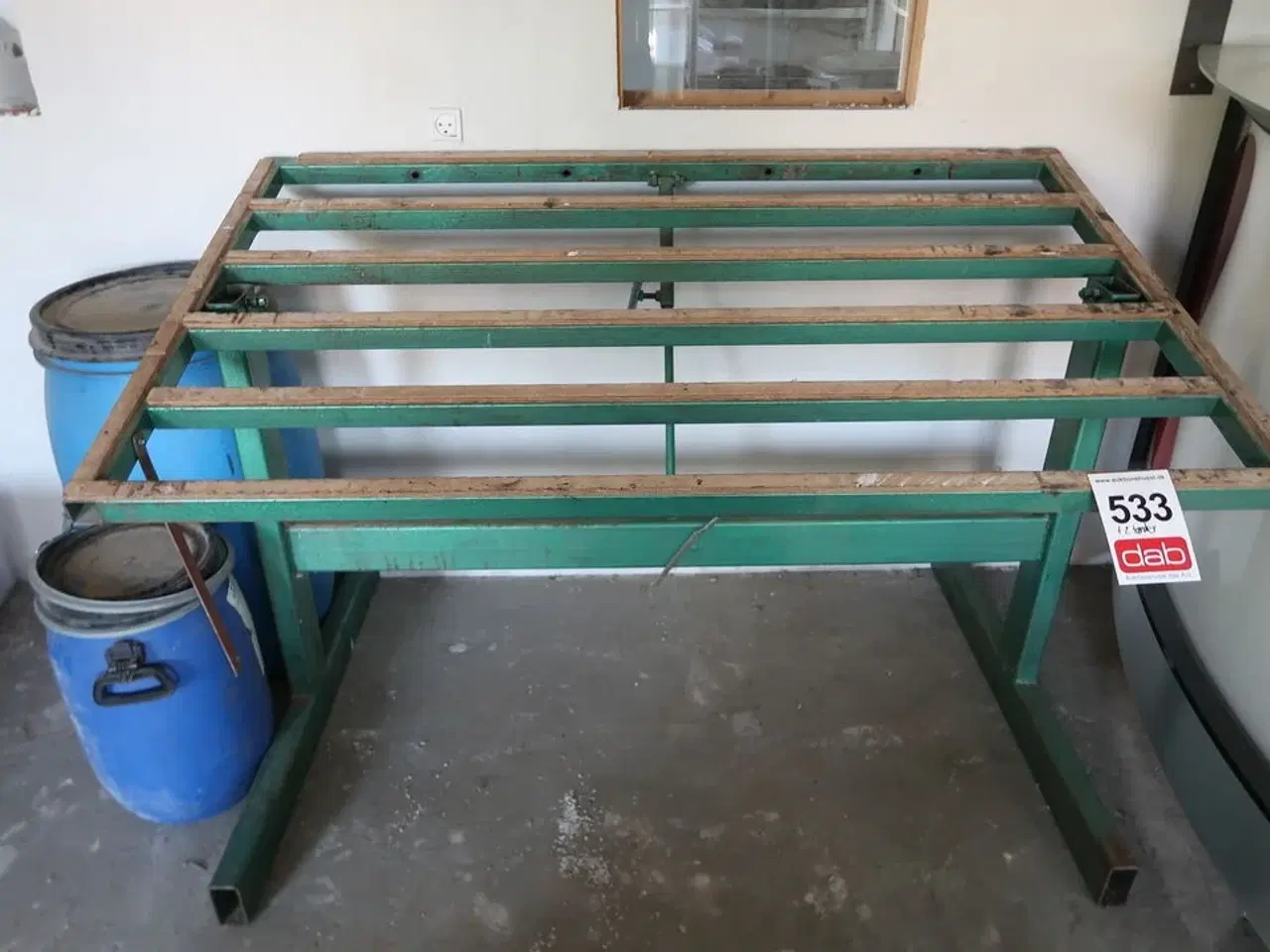 Billede 1 - Stålbord + 2 tønder