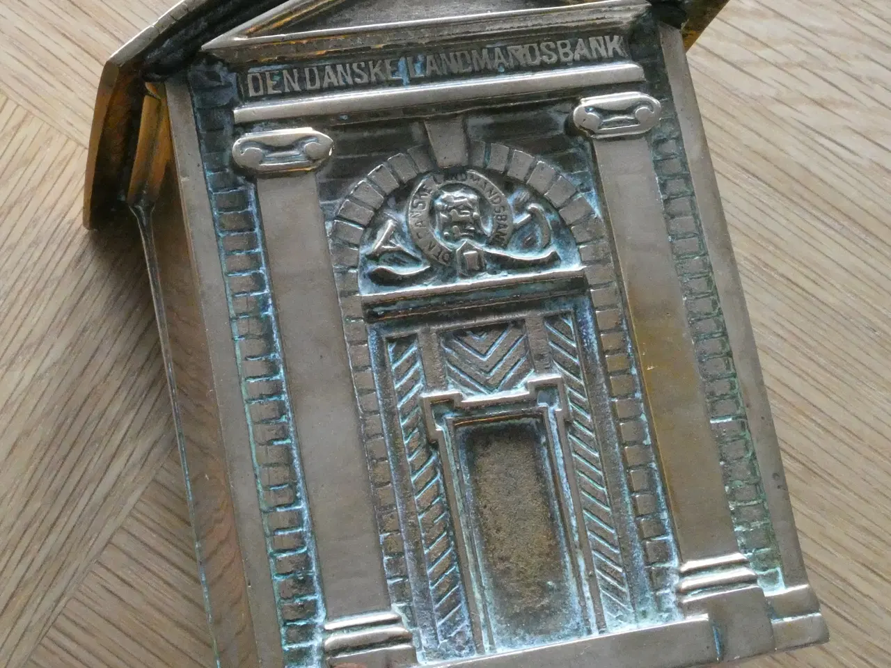 Billede 1 - Messing sparebøsse med nøgle