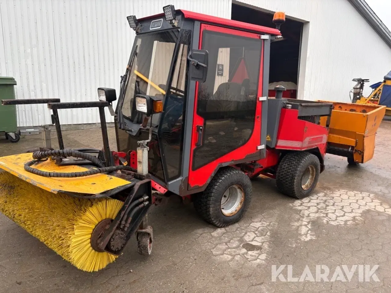 Billede 2 - Redskabsbærer Nimos Dm-trac 204 comfort med fejekost, saltspreder og sneblad