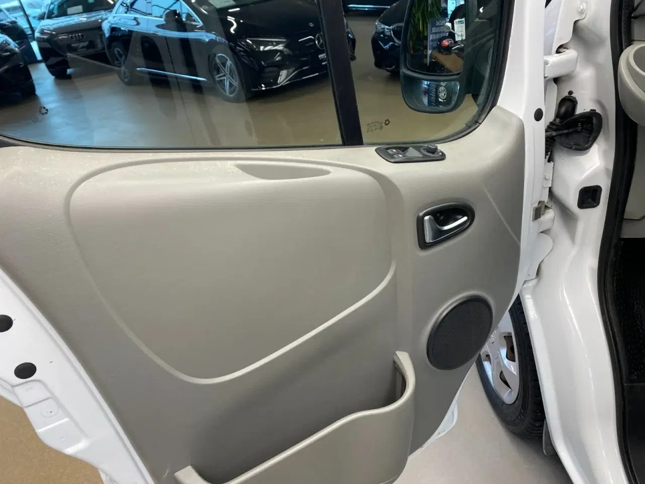 Billede 9 - Renault Trafic T27 2,0 dCi 115 L1H1 Kombi