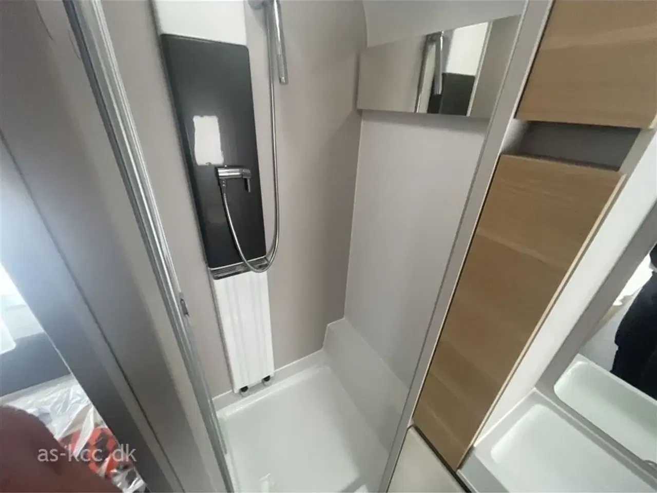 Billede 6 - 2024 - Adria Adora 572 UT   Adria Adora 572 UT Kampagnevogn årgang 2024 med enkeltsenge 4 sovepladser, 5 siddepladser