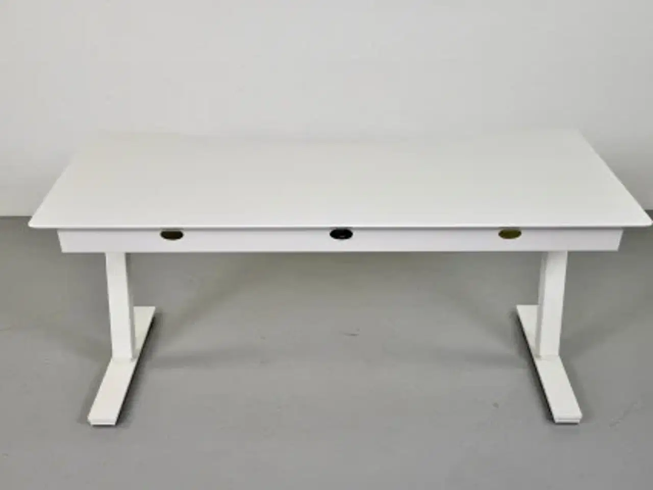 Billede 3 - Scan office hæve-/sænkebord med hvid plade og hvidt stel, 160 cm.