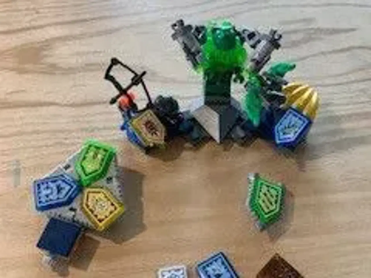Billede 1 - Lego Knight kriger med våbenskjolde