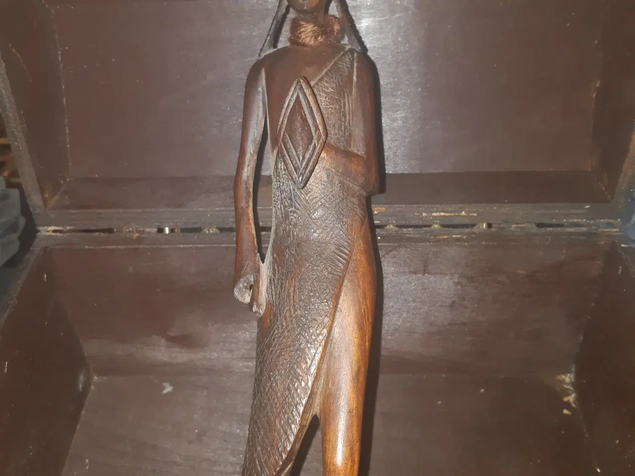 Billede 1 - Kazanira statue