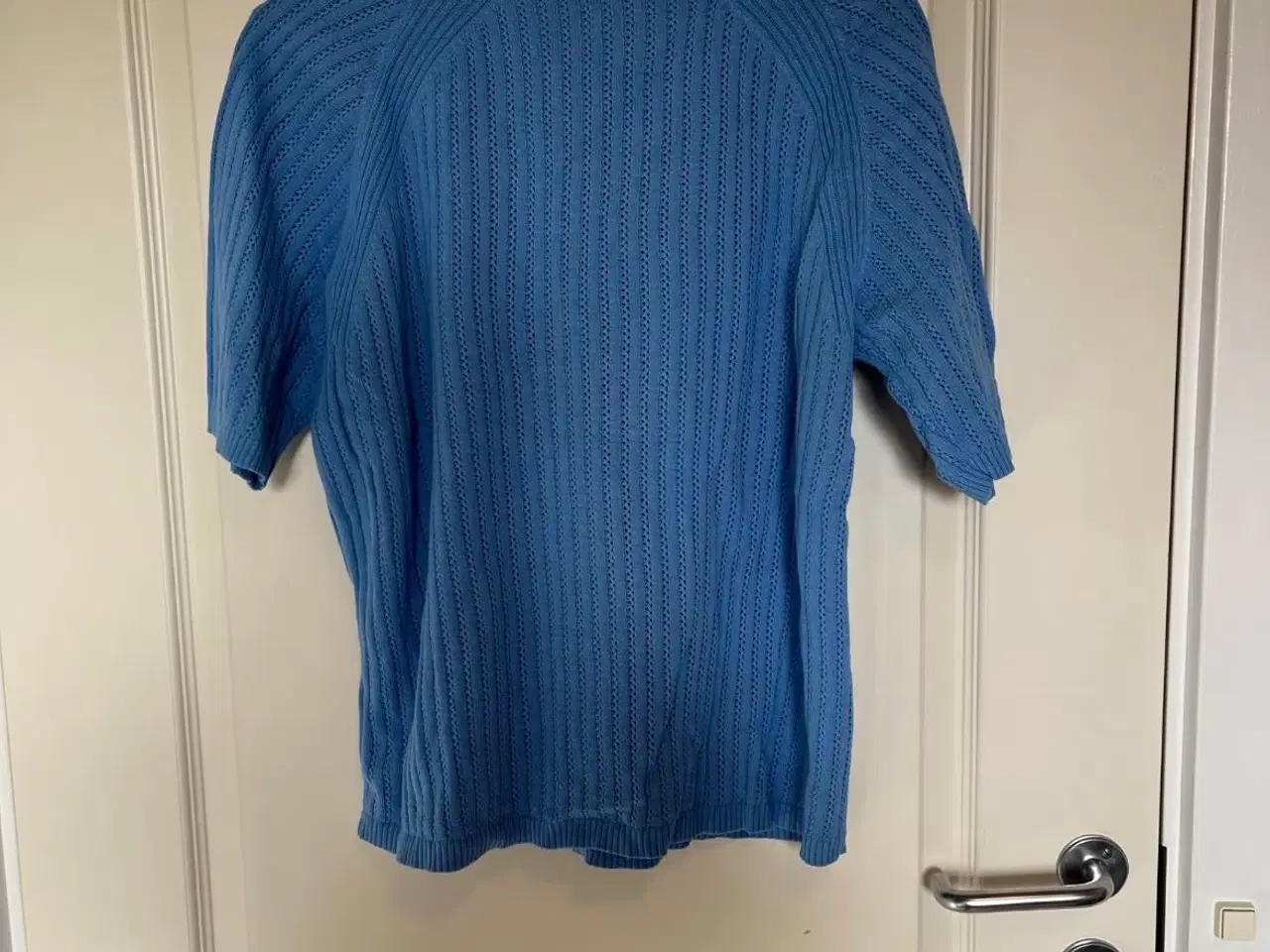 Billede 2 - Lyseblå t-shirt fra Lind