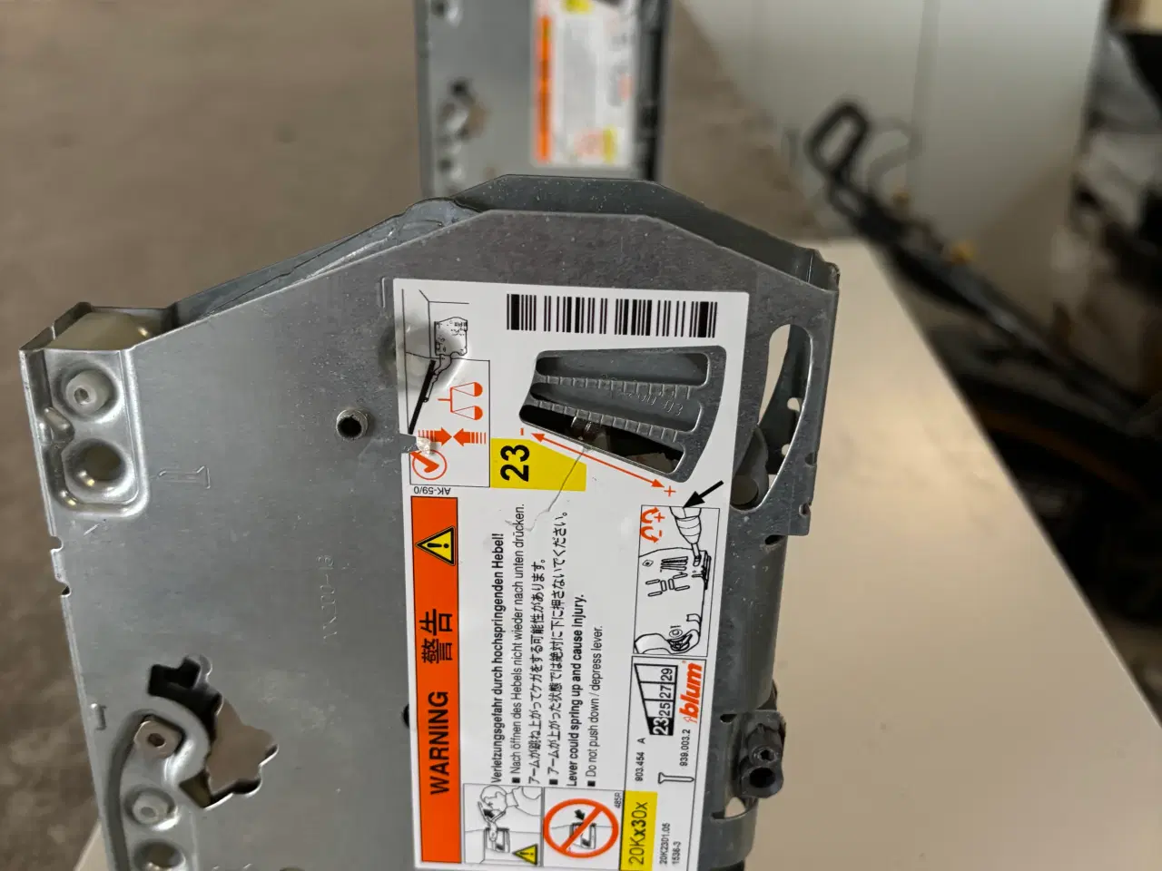 Billede 2 - HTH softclose overskabs låge