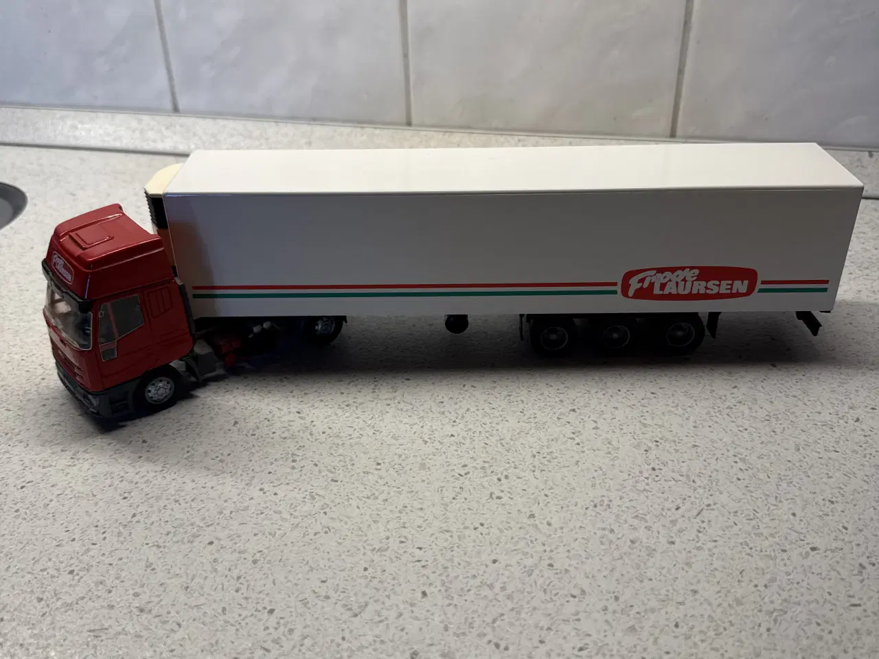 Billede 9 - Legetøjsbil - lastbil til pynt