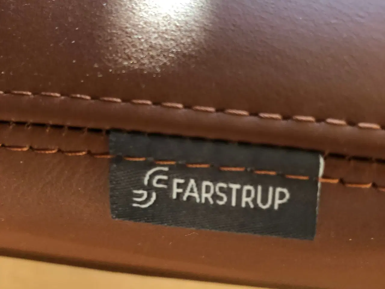 Billede 2 - Farstrup Stol + skammel i læder kun brugt 4 gange 