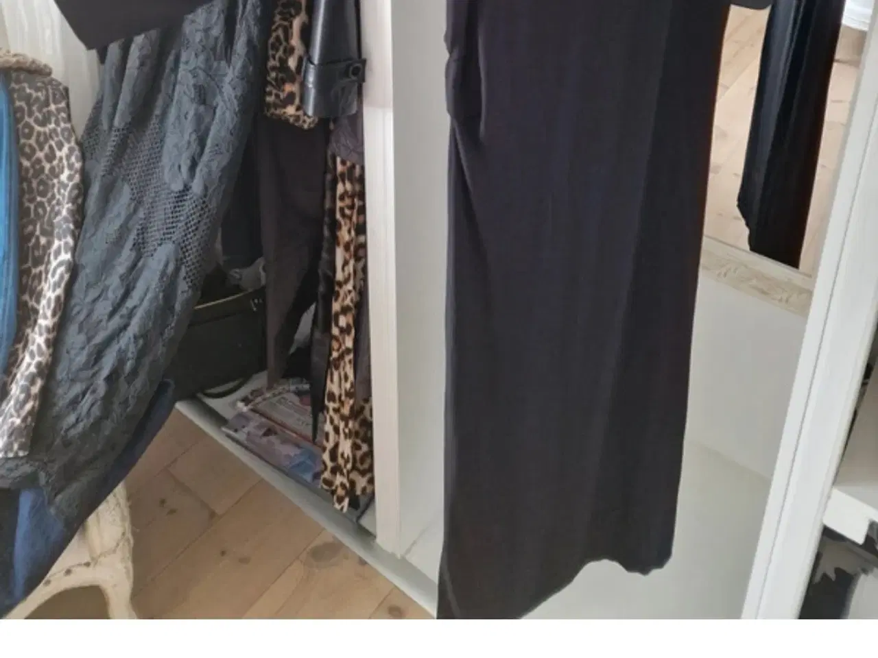 Billede 1 - Birgitte Herskind har lavet kjolen