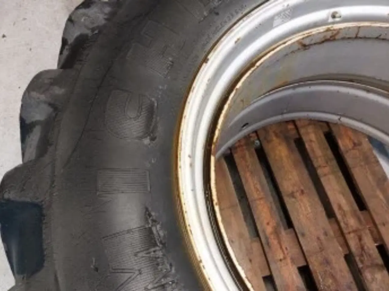 Billede 5 - 42" 650/65R42