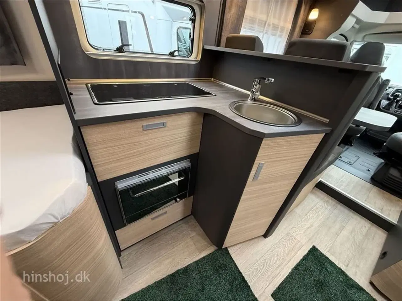 Billede 12 - 2026 - Hobby Maxia T 740 WE Aut.   Lækker Autocamper med lave enkelsenge og stort toiletrum med særskilt brusekabine fra Hinshøj Caravan.