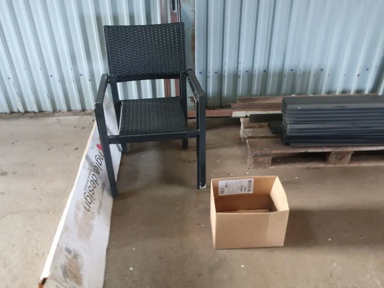 Billede 21 - 2 stk. rullebukke, paller, reoler, reservedele, værktøj, stiger m.m.