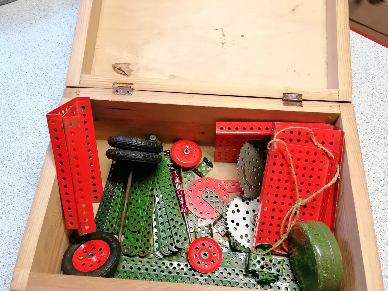 Billede 1 - Tekno legetøj, til den lille ingeniør i kasse, Byd