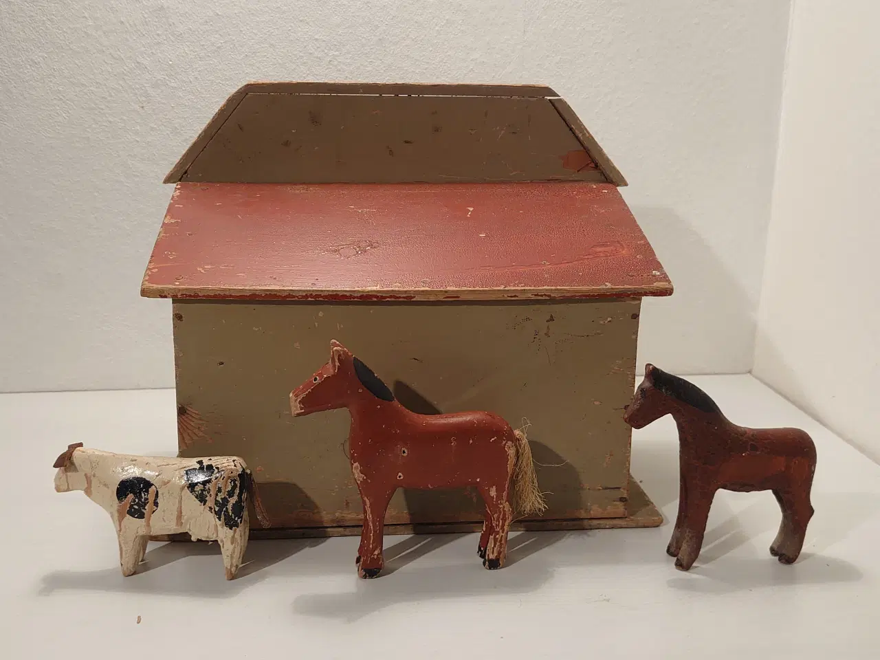 Billede 5 - Fængselslegetøj: 3 stk trædyr og stald fra ca.1933