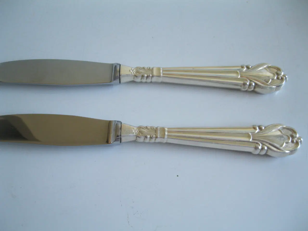 Billede 1 - 2 sølvplet knive 21.5 cm. af ukendt navn