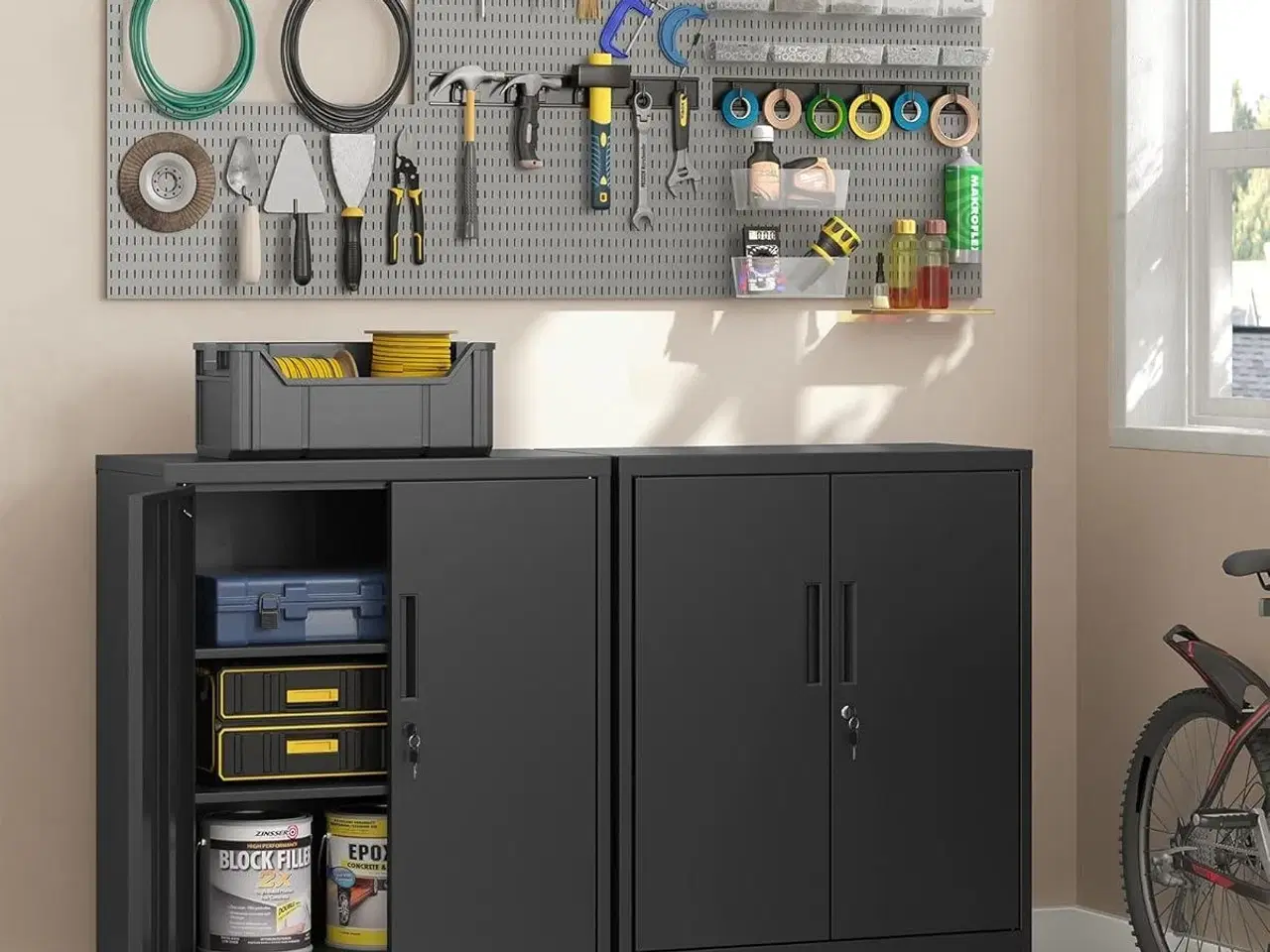 Billede 2 - Opbevaringsskab stål – SONGMICS låsbart skab med 2 døre, justerbare hylder, sort