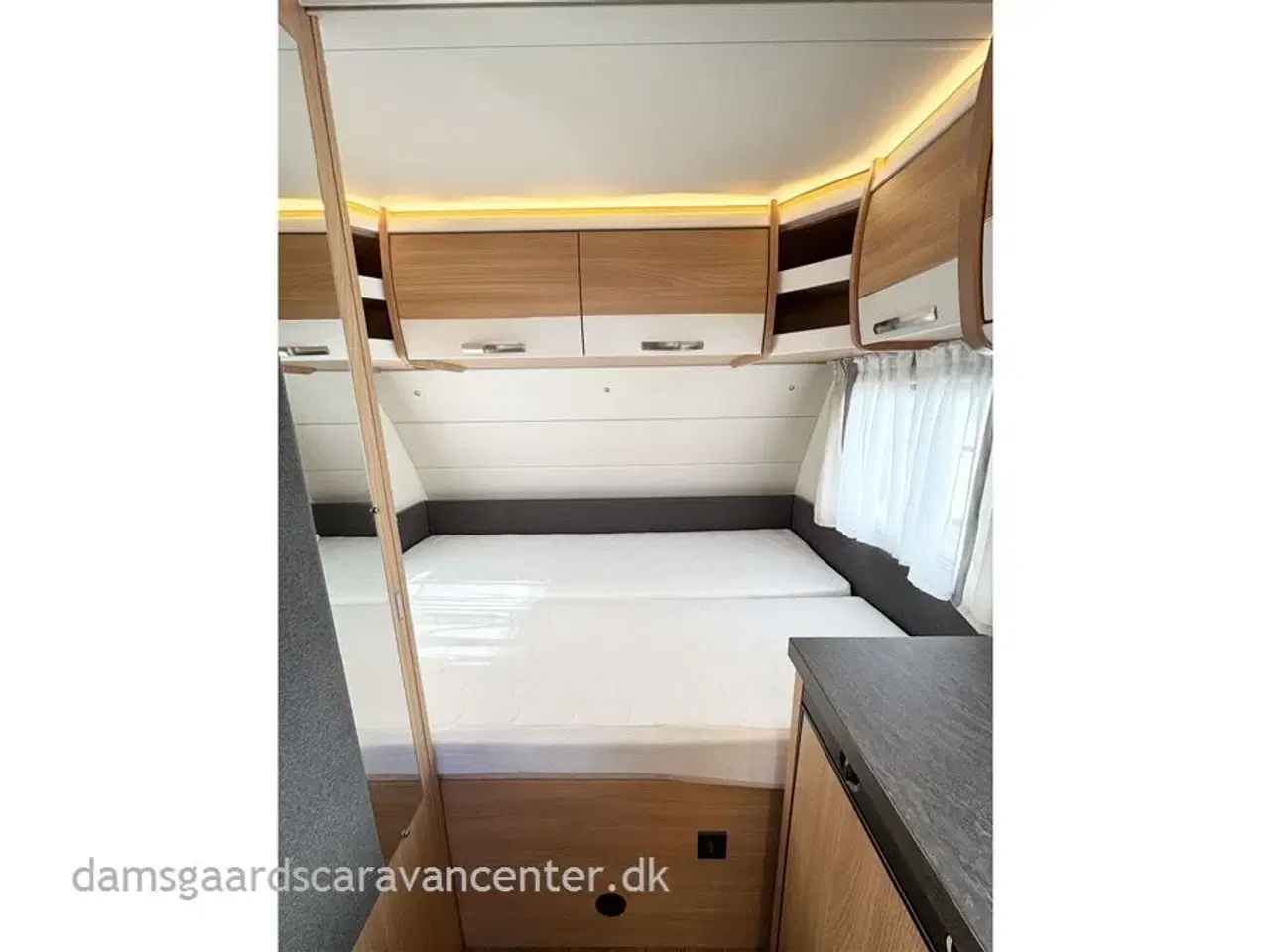 Billede 16 - 2018 - Knaus Südwind Silver Selection 420 QD   Dobbeltseng-Gulvtemp.-Mover-Telt