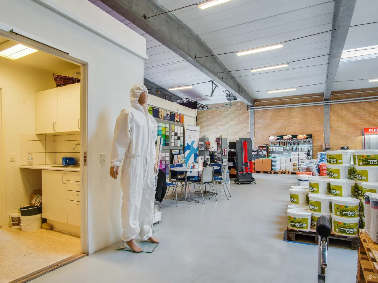 Billede 9 - Stor rummelig engros butik/lager med tilhørende kontorer