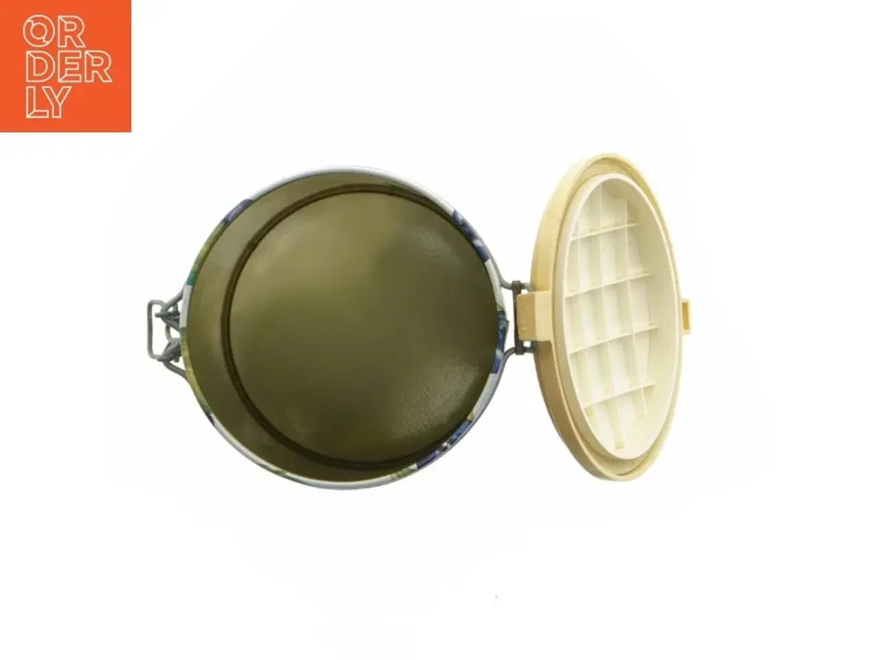 Billede 2 - Metalbeholder med blåbærmotiv fra Mega (str. Ø. elve cm. længde. 20 cm)