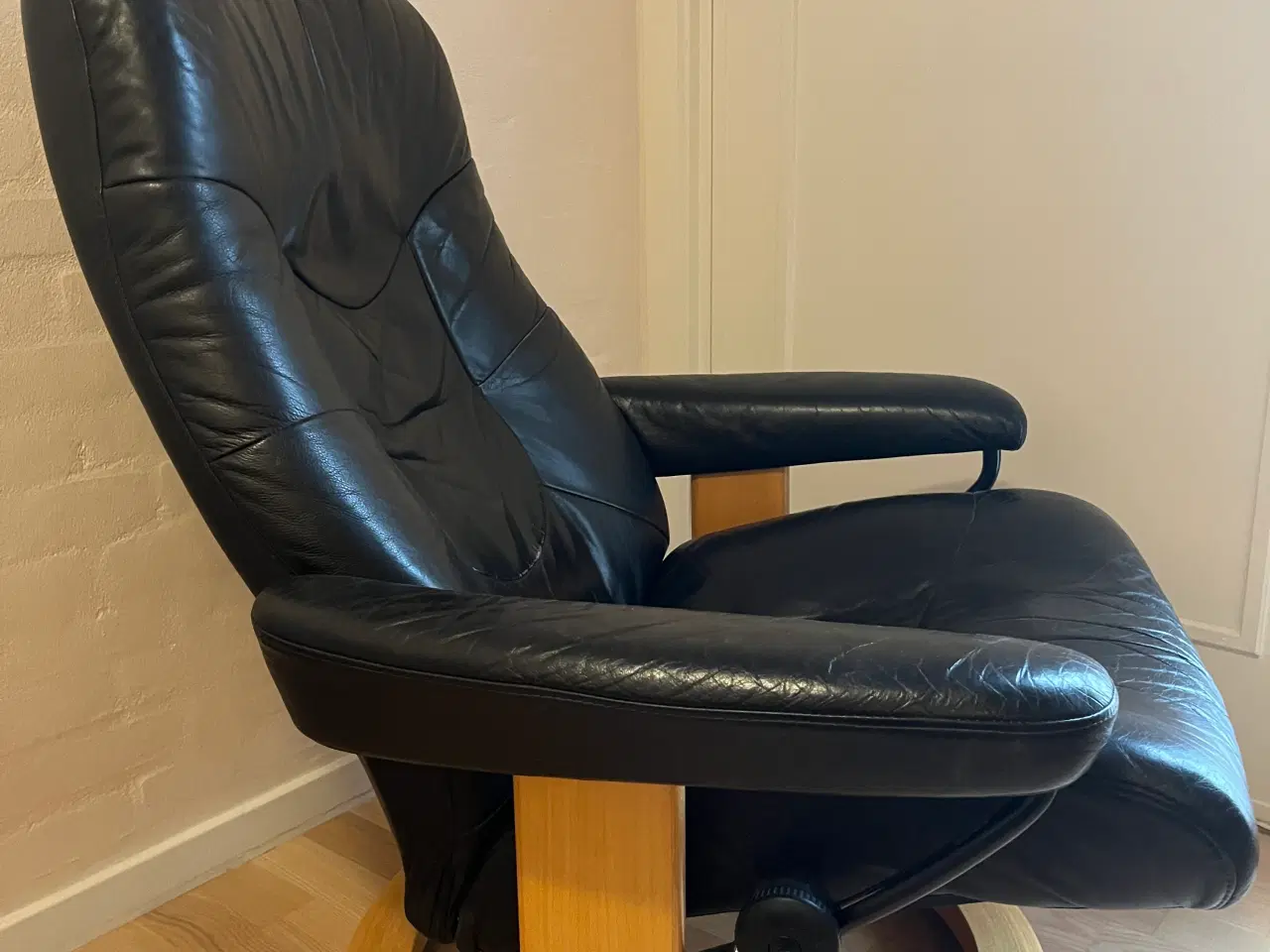 Billede 5 - 2 stk. Stressless stole med fodskamler