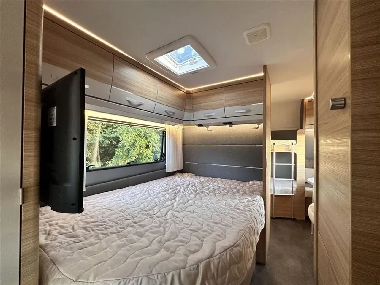 Billede 20 - 2019 - Dethleffs Generation Scandi 655 RFK Luksus Vintervogn med Dobbeltseng og xxl køjer.