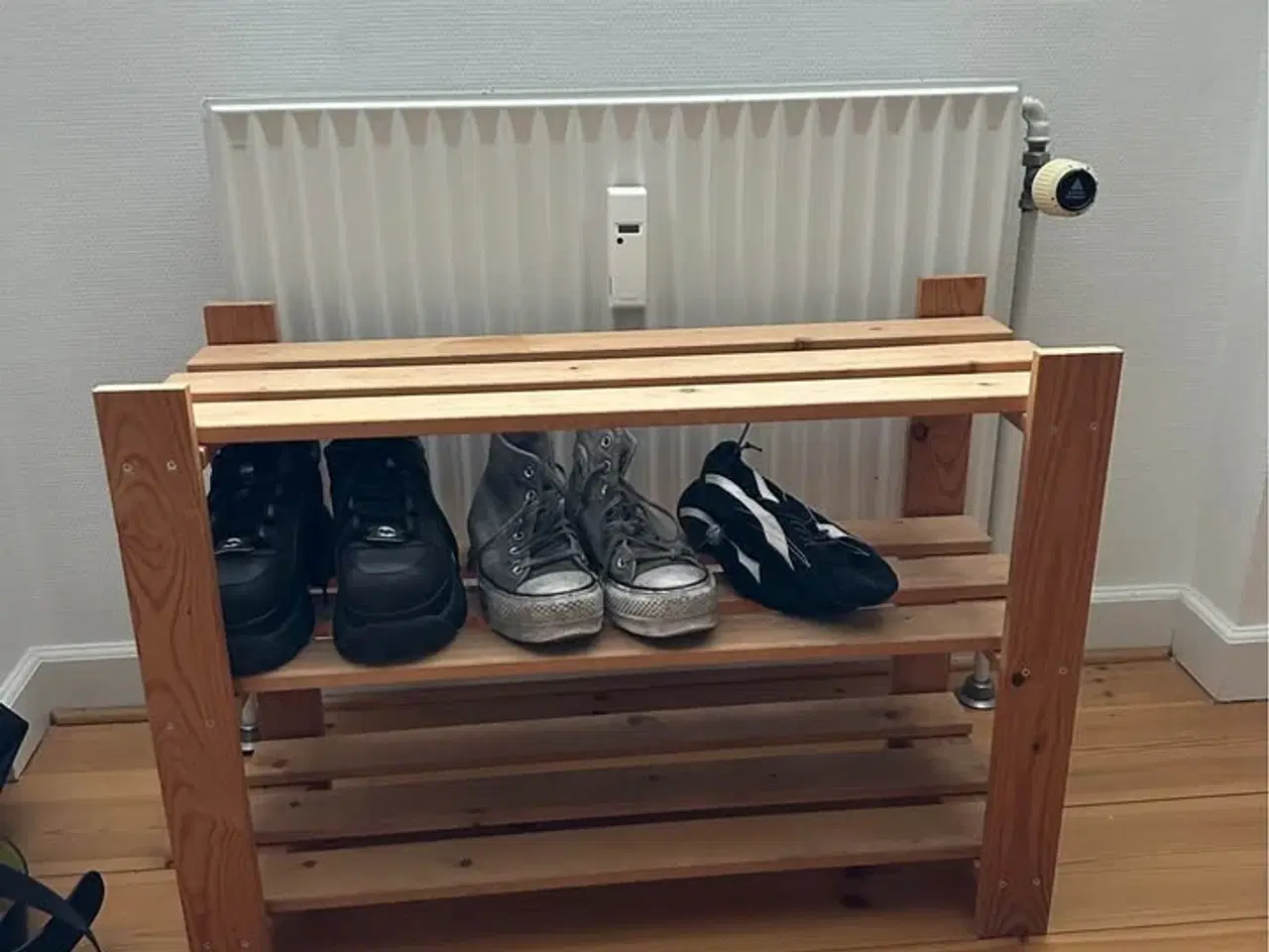 Billede 2 - Skoreol i træ 