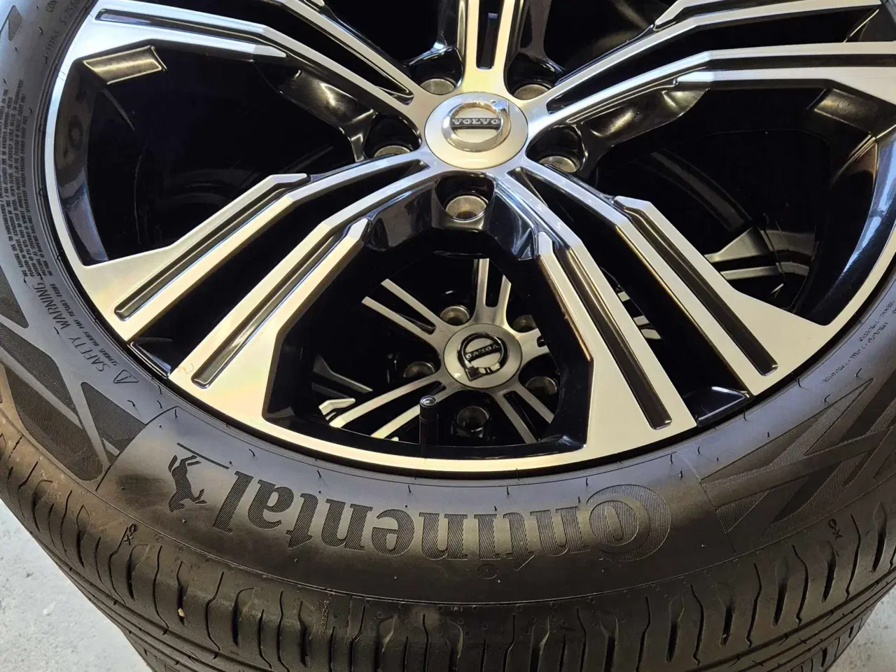 Billede 2 - XC40 / EX40 / C40 VOLVO ORIGINAL ALUFÆLGE MED SOMM