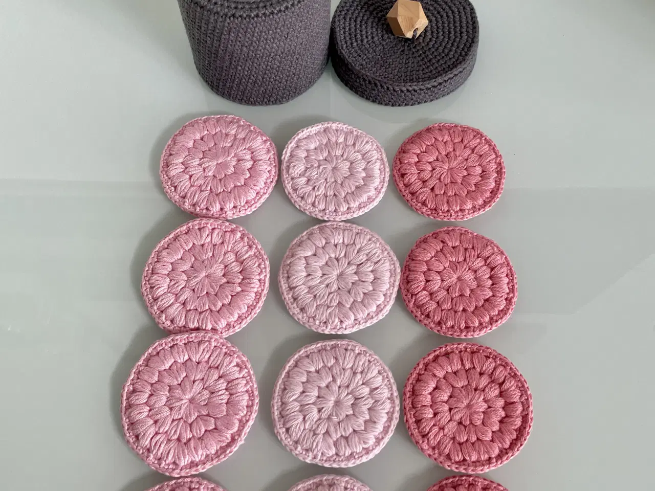 Billede 3 - Hæklede rondeller i beholder