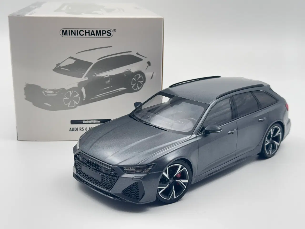 Billede 2 - 2021 Audi RS6 Avant MINICHAMPS - 1:18